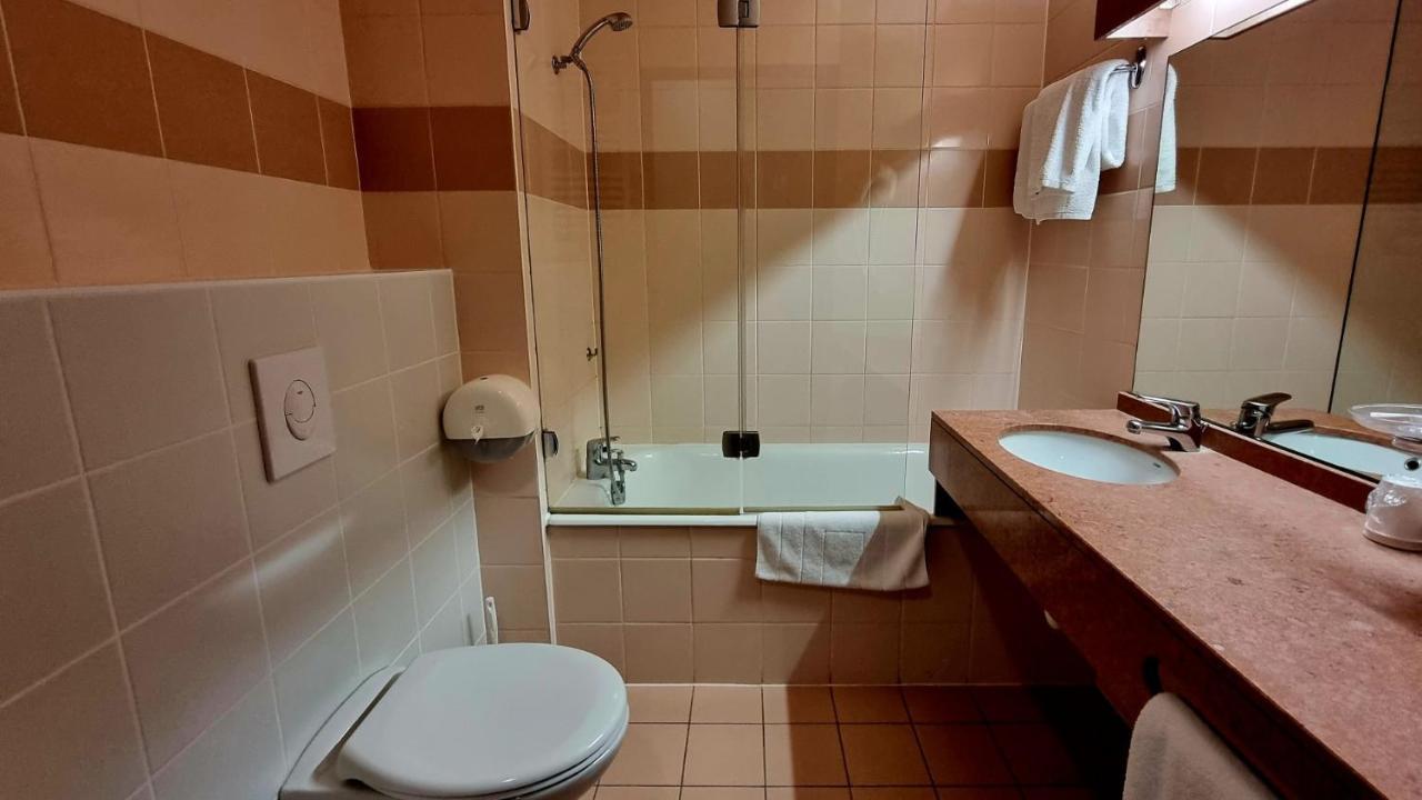 Hotel Siatel Besancon Chateaufarine Екстериор снимка